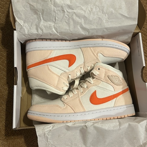 NIKE AIR JORDANS - Picture 2 of 3